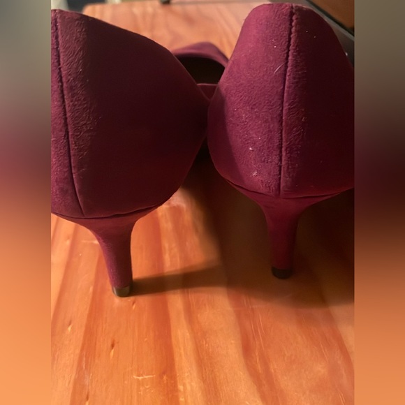 Burgundy Pointed-Toe pumps - Picture 3 of 3